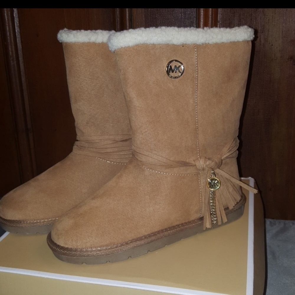 New Michael Kors Brown suede boots size 6